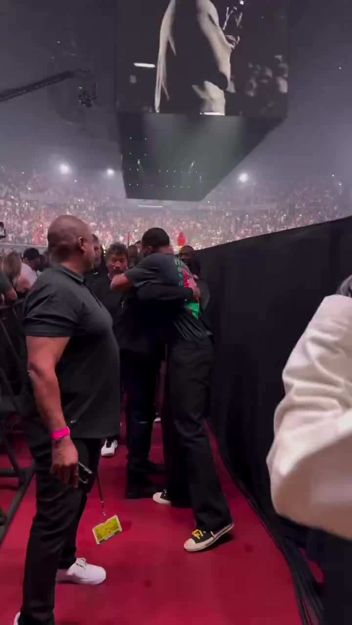Dr Dre showing love to other celebrities Dr Dre showing love to other celebrities
