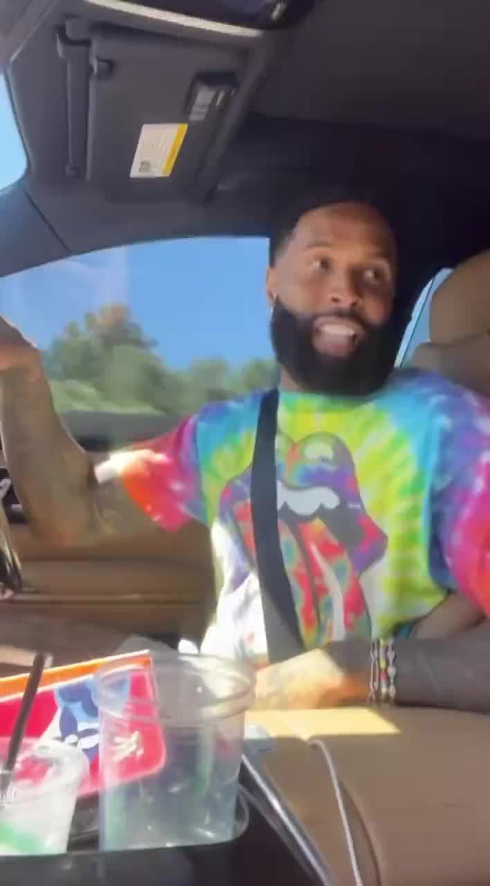 Odell Beckham Jr. vibing to Drake’s "Family Matters" Odell Beckham Jr. vibing to Drake’s "Family Matters"