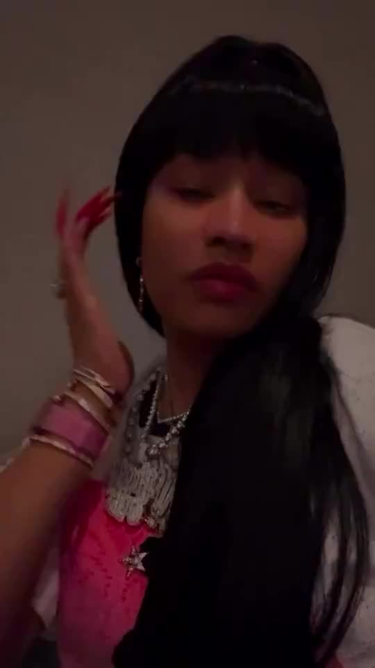 Nicki Minaj vibing to an unreleased song with David Guetta Nicki Minaj vibing to an unreleased song with David Guetta