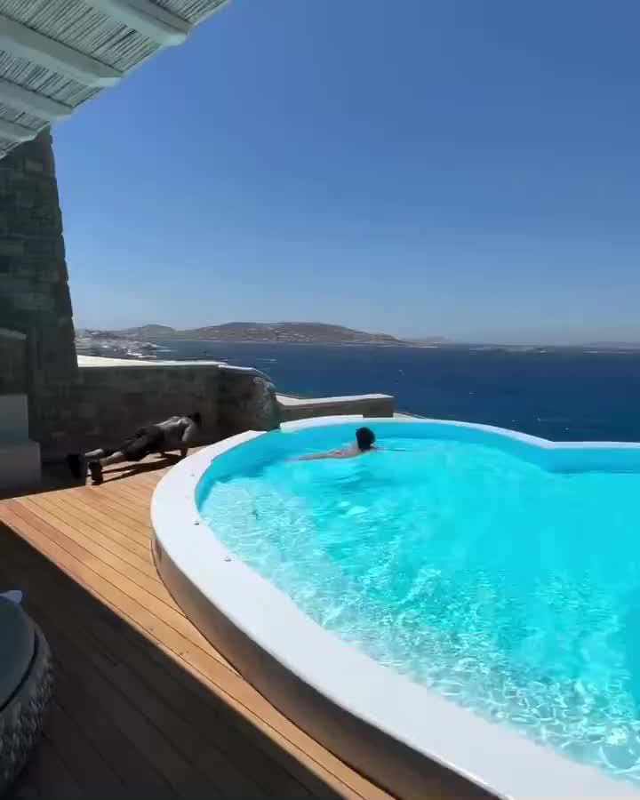 Moneybagg Yo & Ari in Greece Moneybagg Yo & Ari in Greece